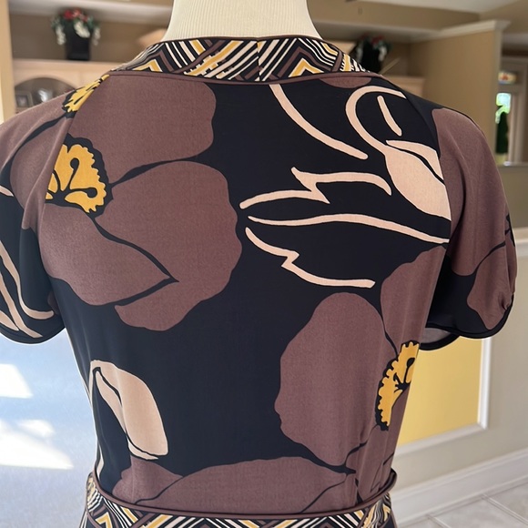 BCBGMAXAZRIA Faux Wrap Dress Size Medium M Brown Black NWOT - Picture 7 of 12